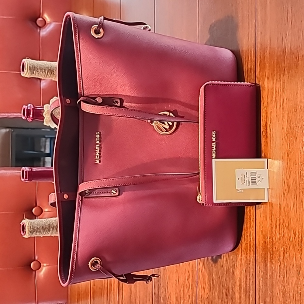 LG Saffiano Leather Tote Bag & LG Jet Set Saffiano Quarter zip wallet